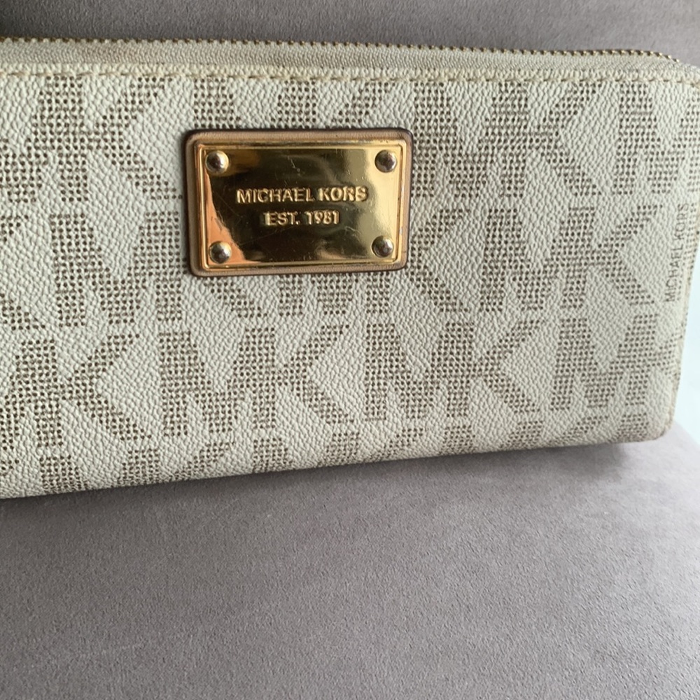 Michael Kors Est. 1981 Leather Wallet - Picture 5 of 17